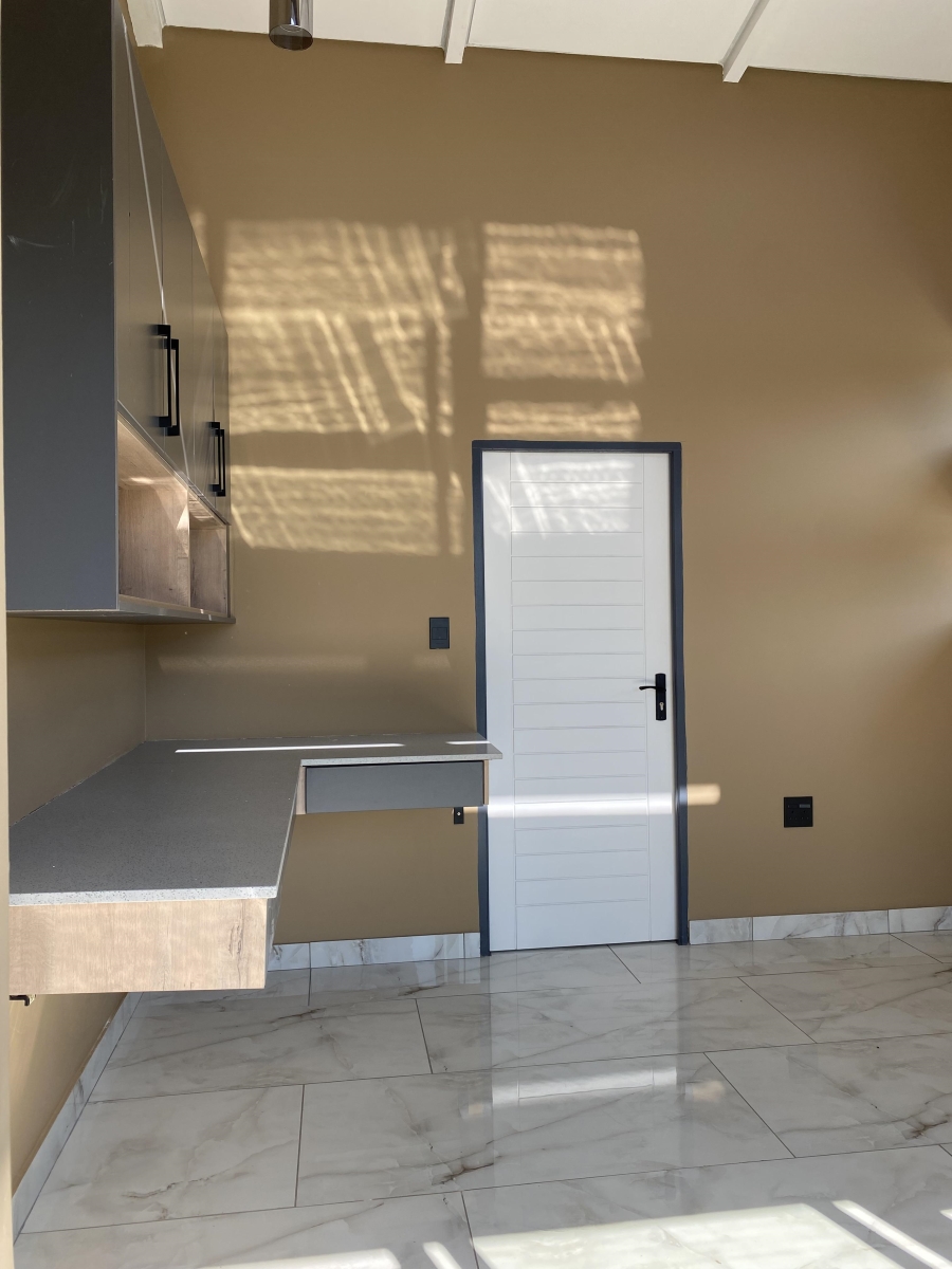5 Bedroom Property for Sale in The Islands Estates North West